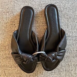 Veronica Beard Salton knot-front black leather slide sandal size 8.5 NEW